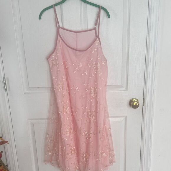 Dresses & Skirts - Pink Floral Embroidered Dress